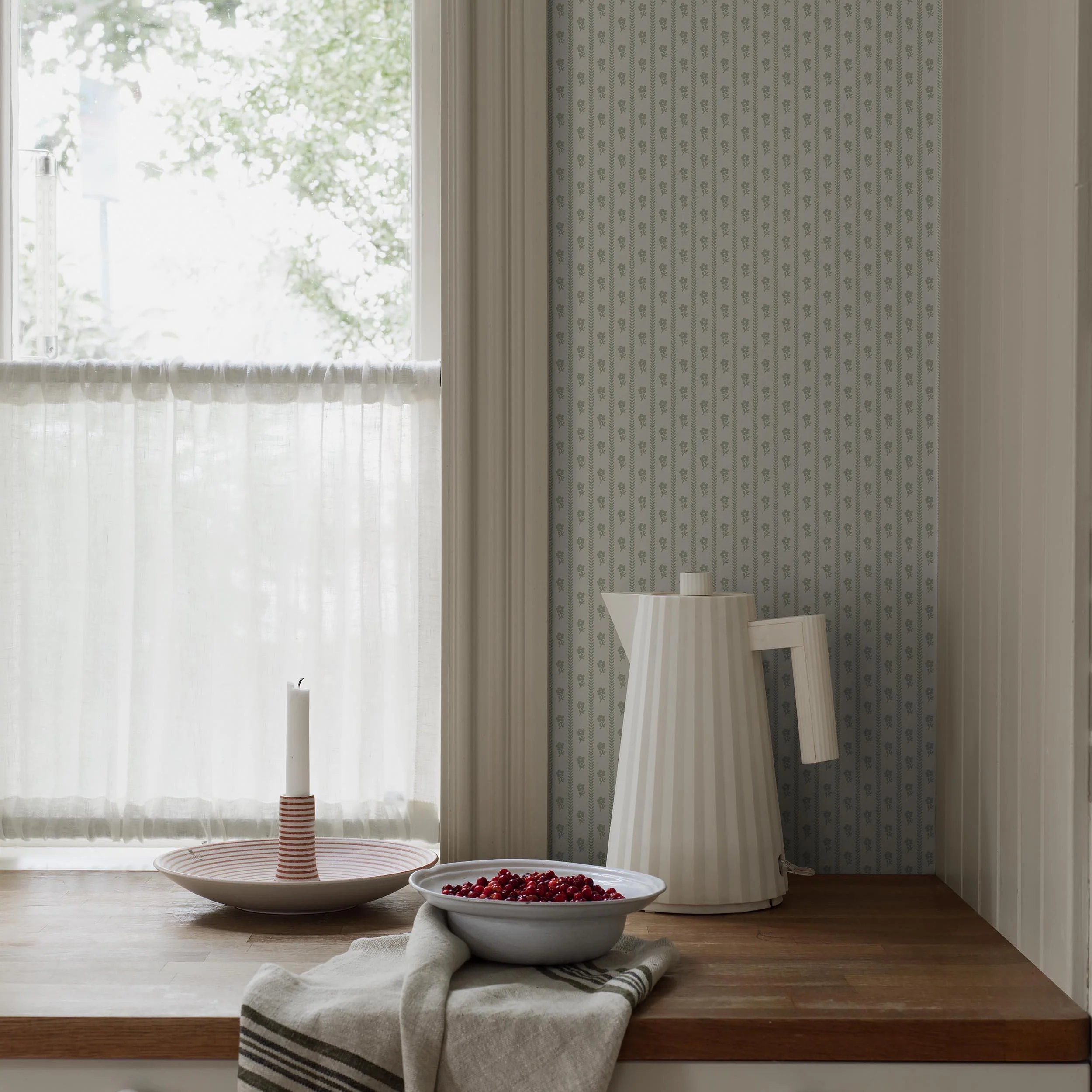 Schumacher Lilla Lyckan Sage Wallpaper - Image 3