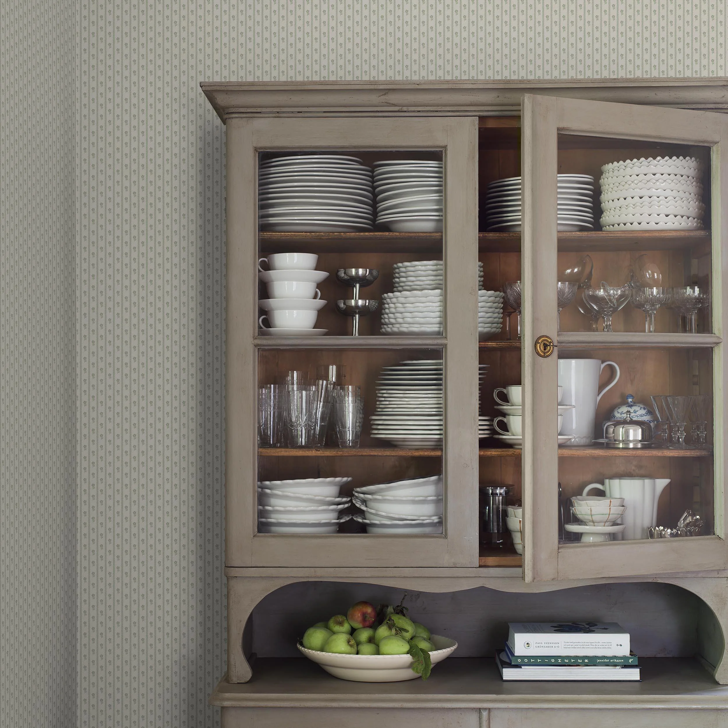 Schumacher Lilla Lyckan Sage Wallpaper - Image 4