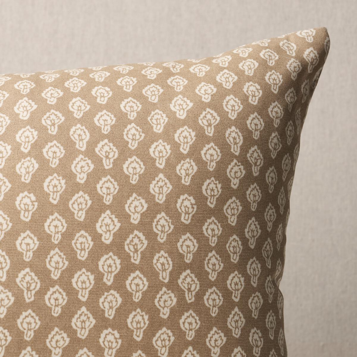 Schumacher Neutral 18" X 18" Hyacinth I/O Pillow - Image 3