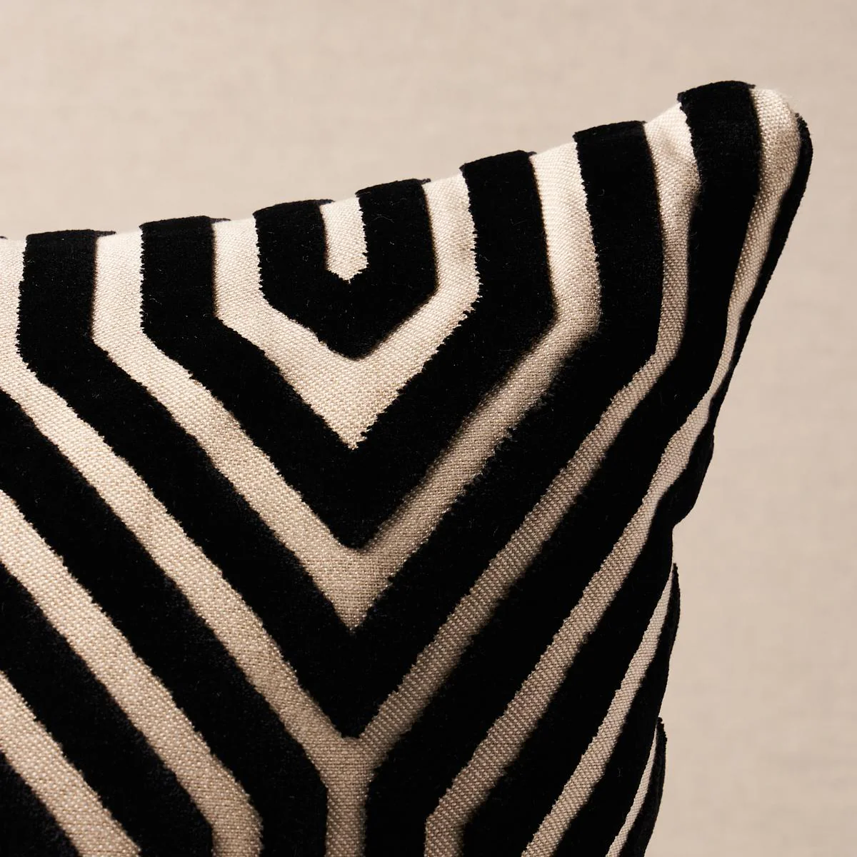 Schumacher Noir 18" X 18" Vanderbilt Velvet Pillow - Image 2