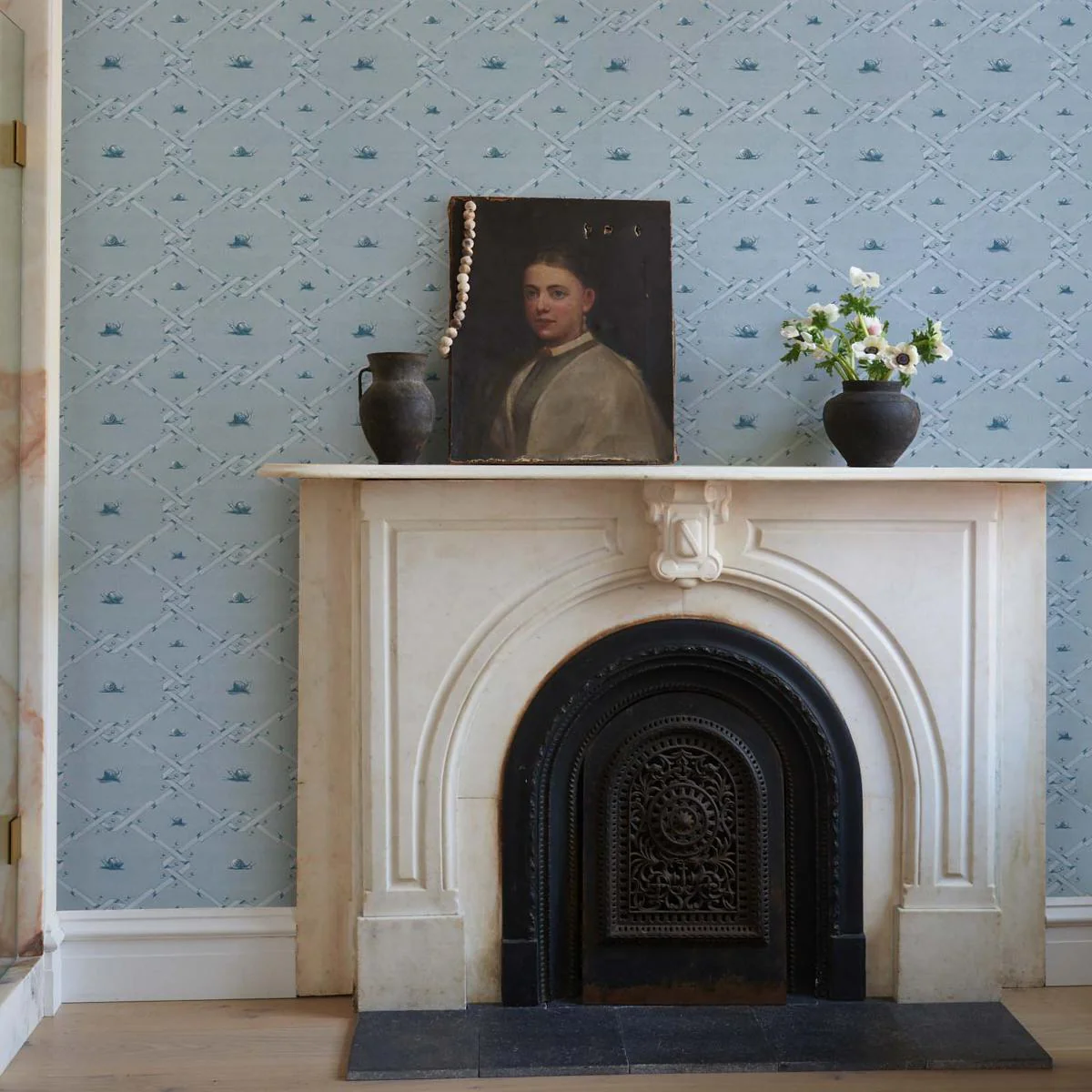 Schumacher Ouvrez Moi Blue Wallpaper - Image 3