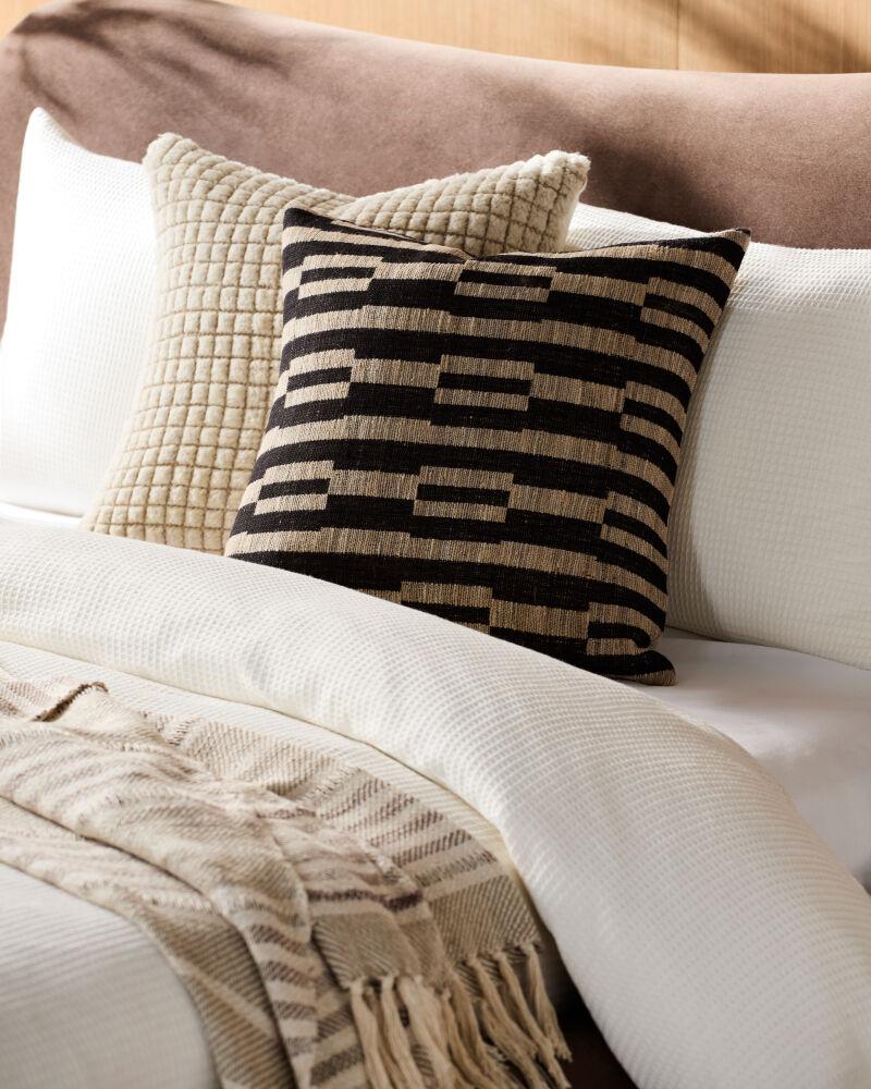 Surya Marzano Mzn-001 20"H X 20"W Pillow Kit - Image 3
