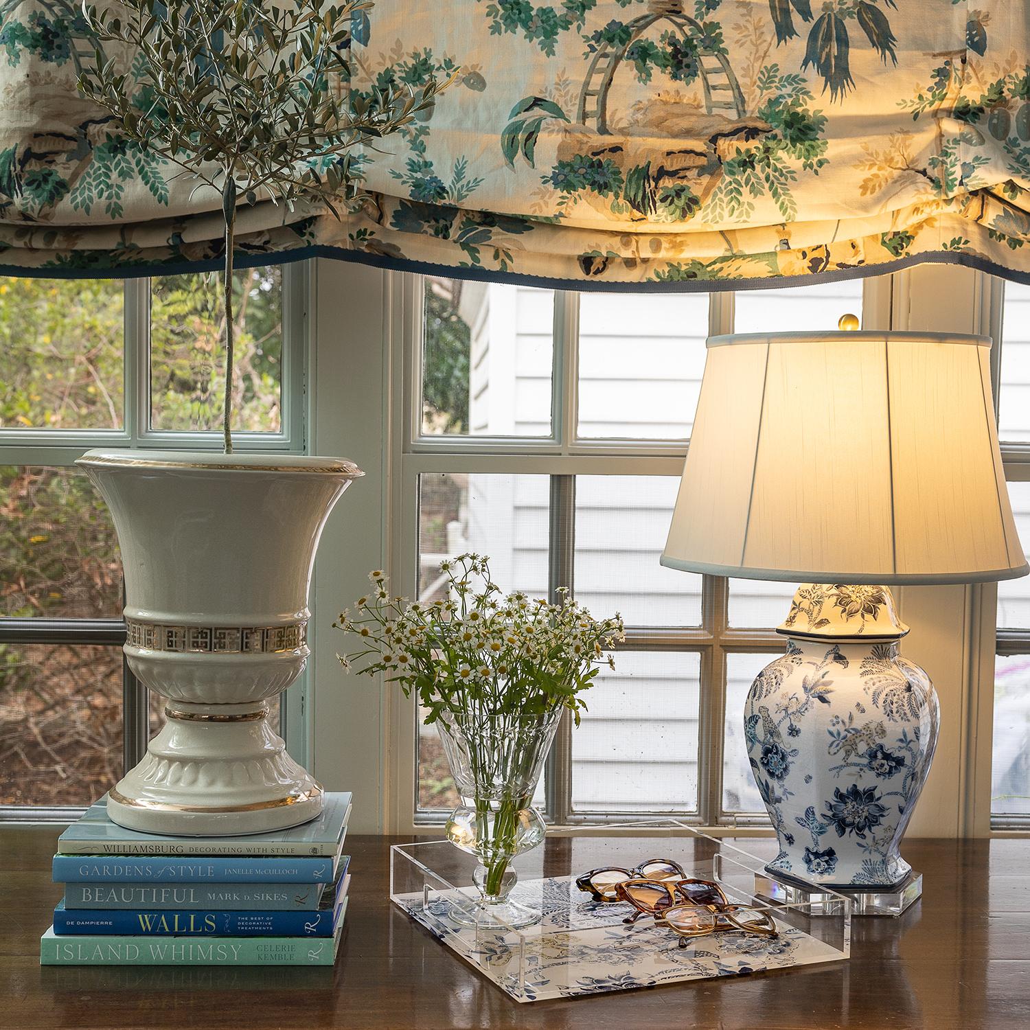 Williamsburg Braganza Blue Hex Lamp - Image 3